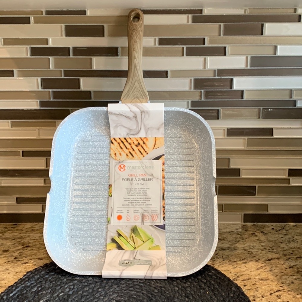 Masterclass gray with white speckled 11” griller